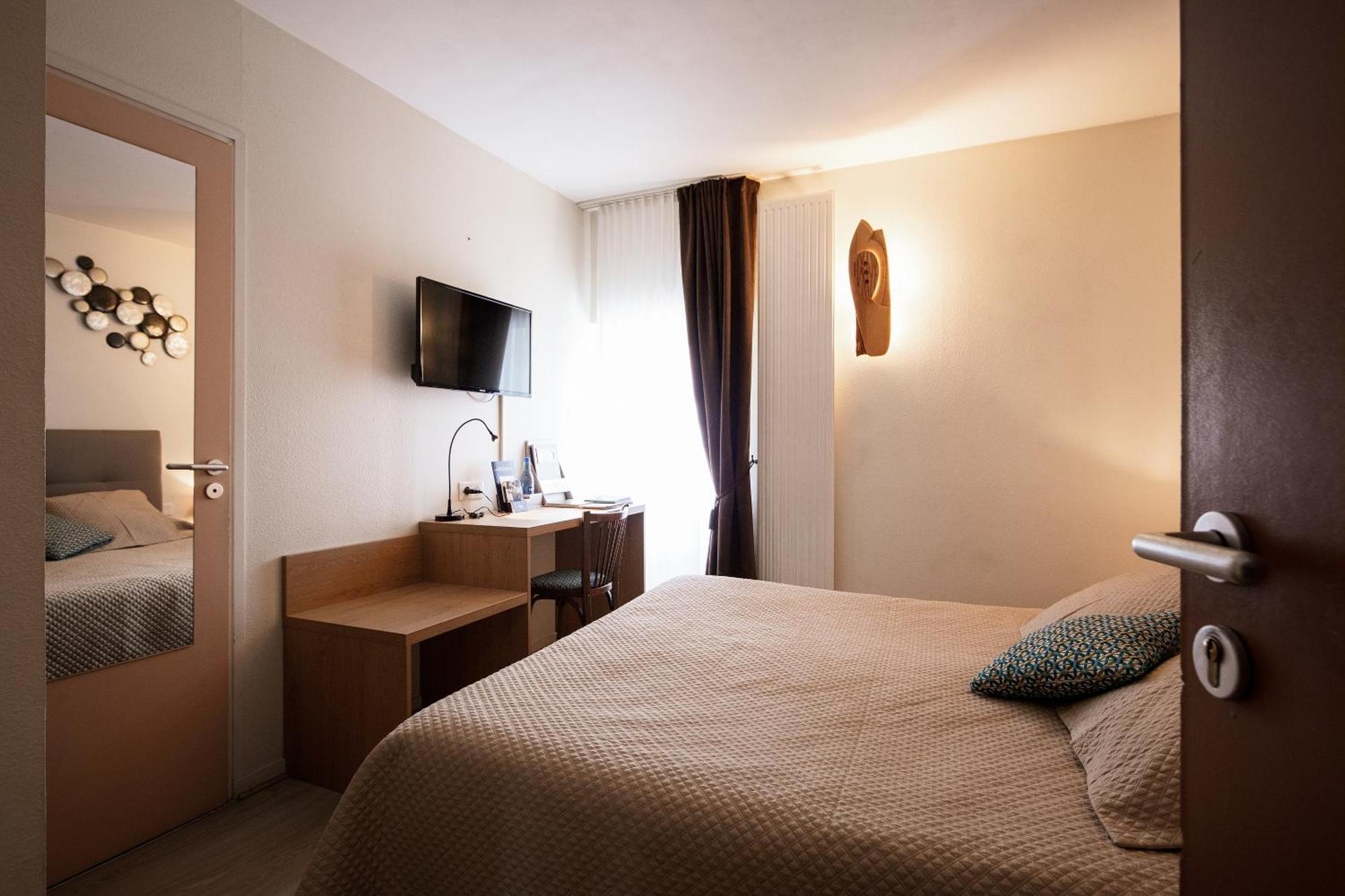 Hotel Restaurant De La Poste Et La Grange Detente, Espace Bien-Etre Châteauneuf-de-Randon Pokój zdjęcie